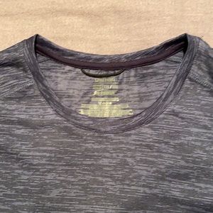 Men’s Spalding Performance Short Sleeve Shirt - size XXL.         NWT